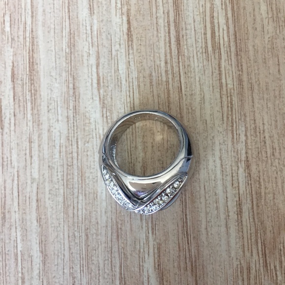 Camille Lucie Ring . Stylish - Picture 2 of 4